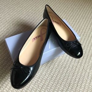 Marc Fisher Black Leather Ballet Flats w/ Patent Toe. 9.5 Medium